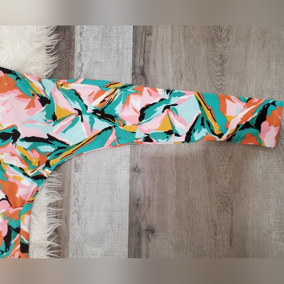 Bar 111 printed  stretch sleeve  ties around the waist dress - Picture 7 of 11